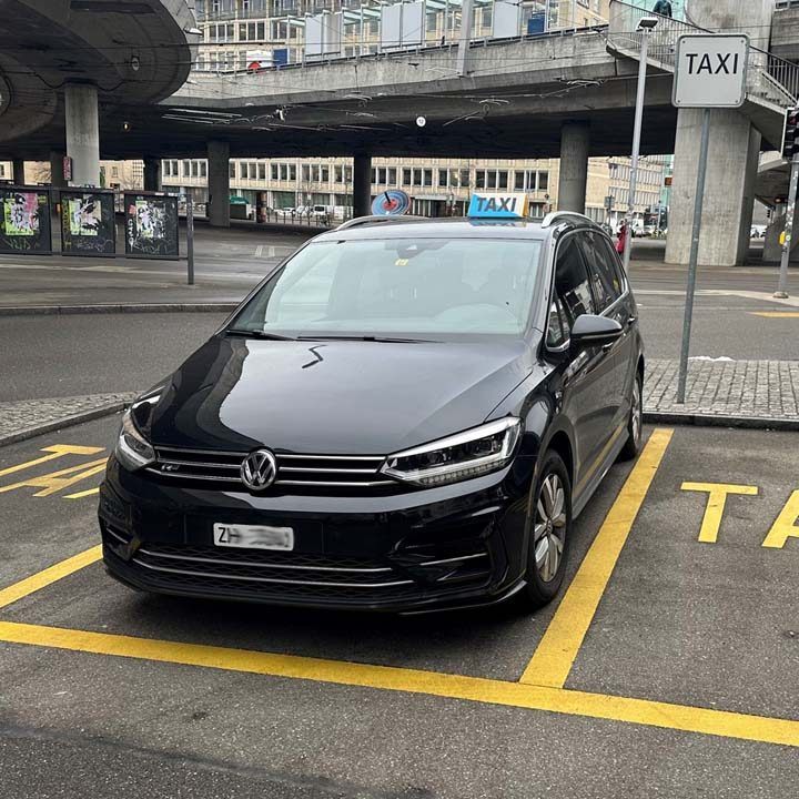 Zuerich-Taxi-Auto-Taxistand